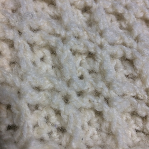 Canadian Handcrafted Crochet Wool Blanket - Picture 4 of 4